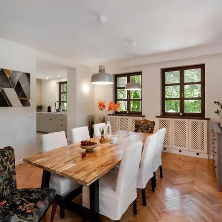For 14 People - Fully Renovated 2025 - 450m2 Villa Konstancin-Jeziorna