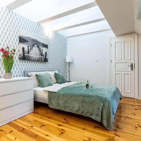 Villa For 14 People - Fully Renovated 2025 - 450m2 Konstancin-Jeziorna