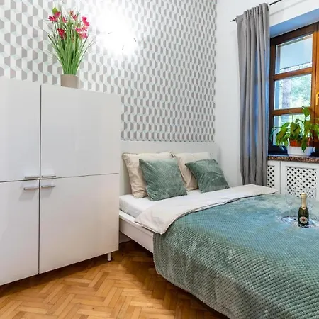 Villa For 14 People - Fully Renovated 2025 - 450m2 Konstancin-Jeziorna