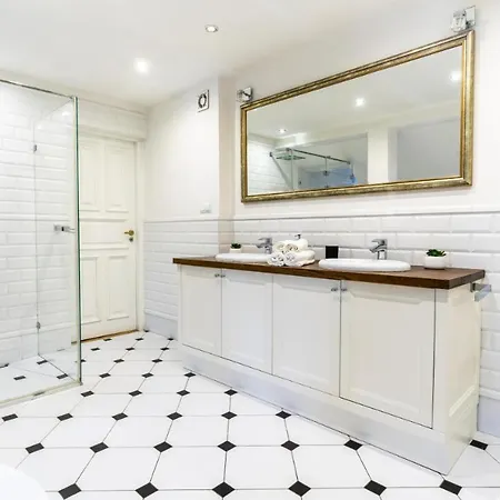 For 14 People - Fully Renovated 2025 - 450m2 * Konstancin-Jeziorna
