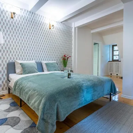 Villa For 14 People - Fully Renovated 2025 - 450m2 Konstancin-Jeziorna